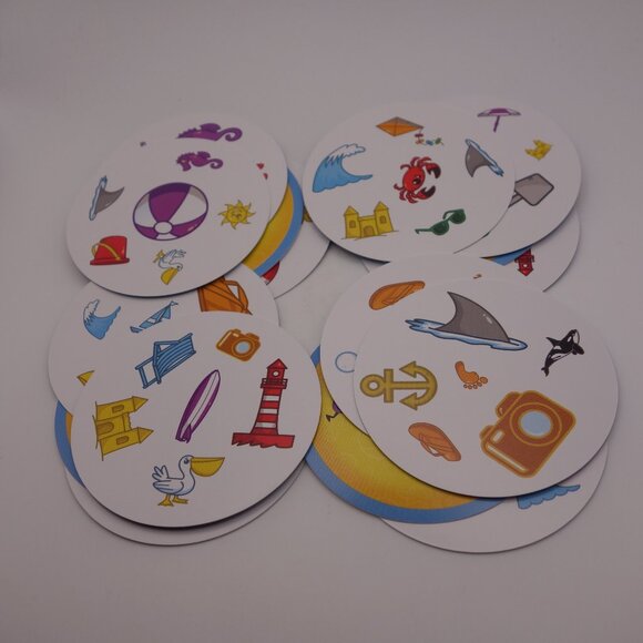 McDonald's 2025 Spot It! Plage Game with Box - Picture 13 of 16